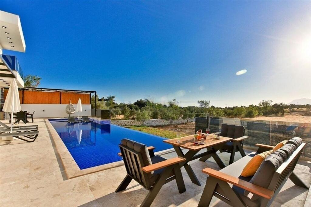 Villa Lycian-Kalkan 3 Bedroom-2 Jakuzzies-Sauna-Turkish Hamam-Huge Private Pool And Lovely Garden Kas Exterior foto